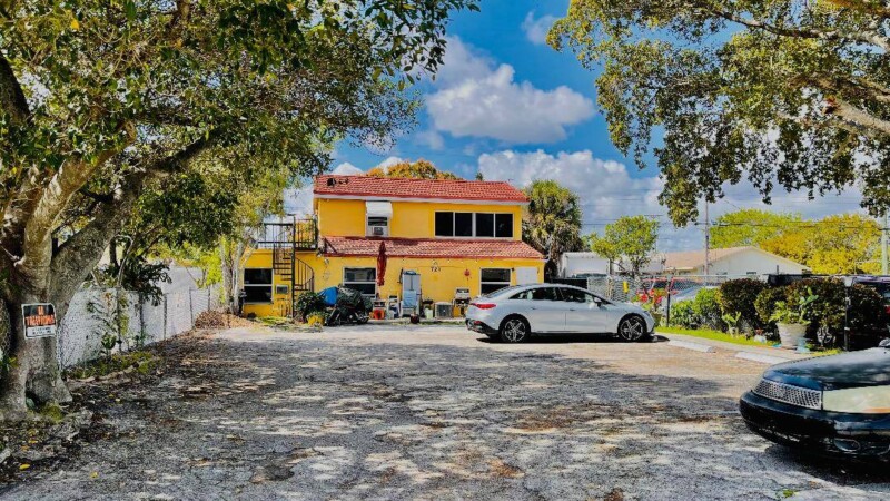 LIVE RENT FREE IN FLORIDA AND EARN A GREAT INCOME